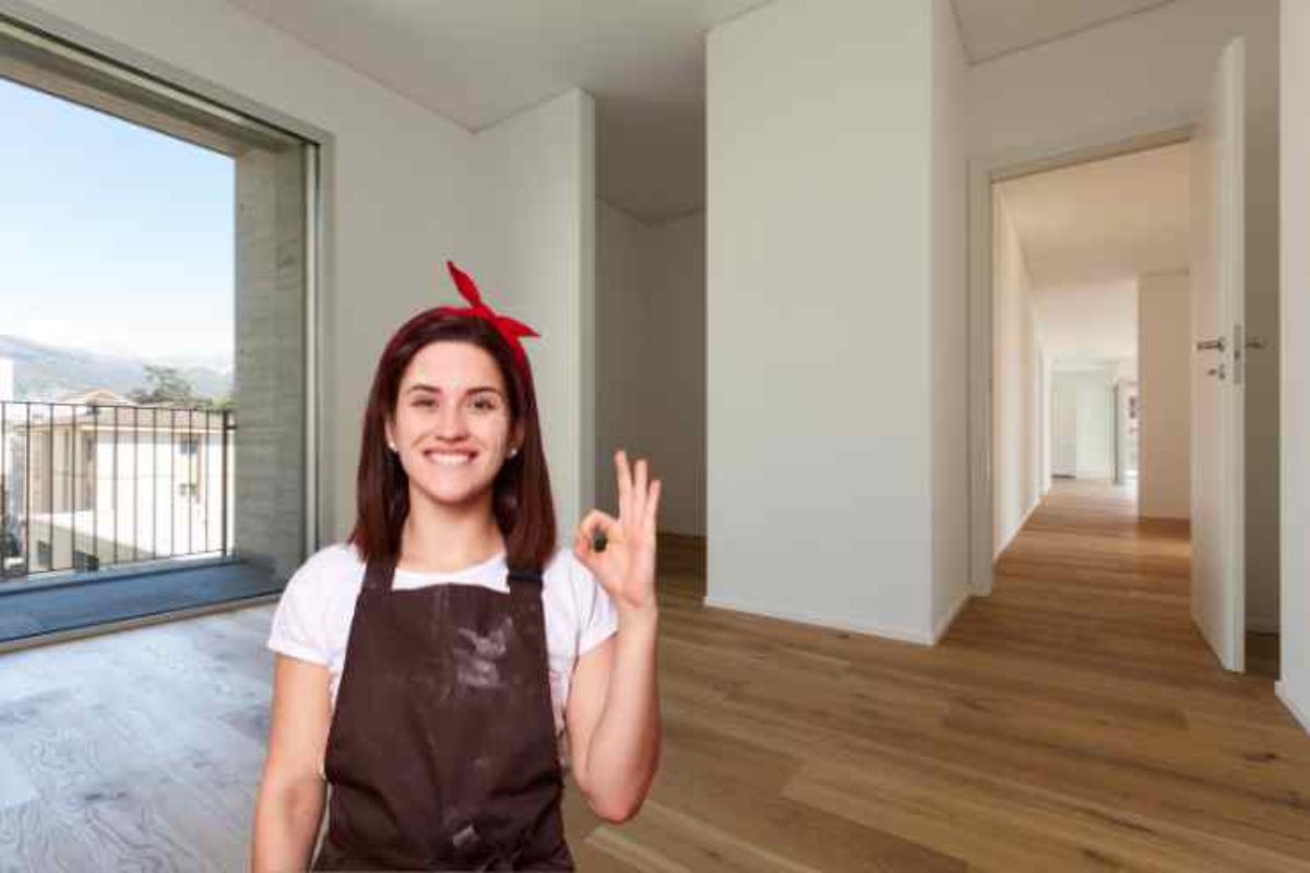 ragazza fa ok, sfondo stanza con parquet