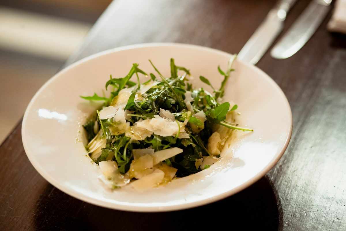 1-0 per mia cognata mi ha presentato questo secondo con rucola e scaglie e ho dovuto farle i complimenti