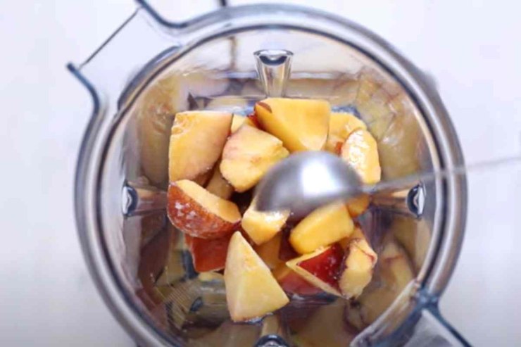 Frutta nel frullatore