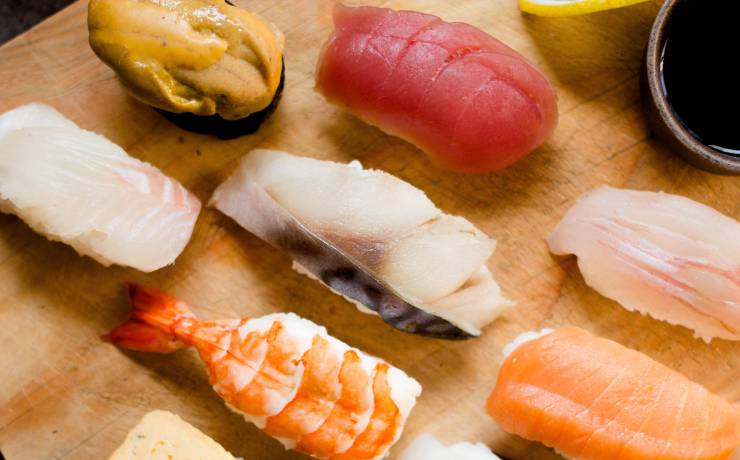 sushi sashimi con pesce