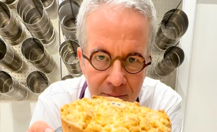 Ernst Knam con torta di mele
