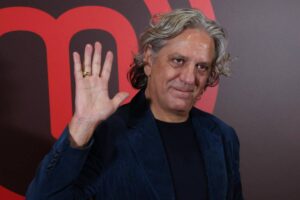 Giorgio Locatelli che saluta