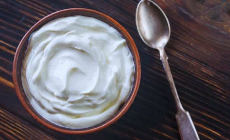 yogurt e cucchiaio
