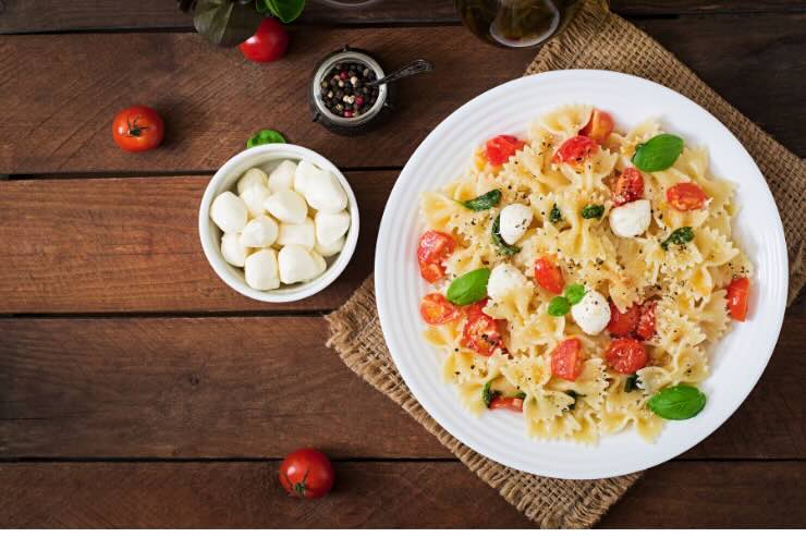 pasta con pomodori e mozzarelle