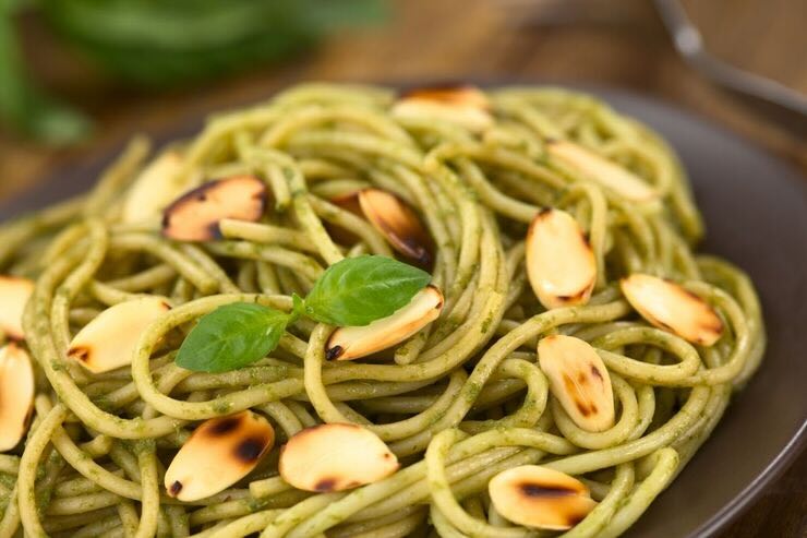 Pasta pesto mandorle, basilico