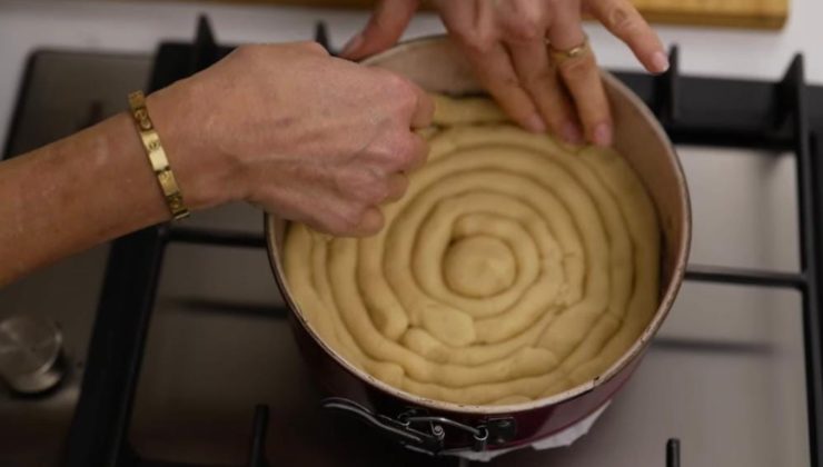 Preparazione torta alle mandorle