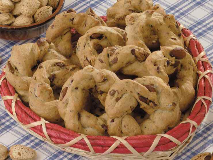 taralli pepe e mandorle