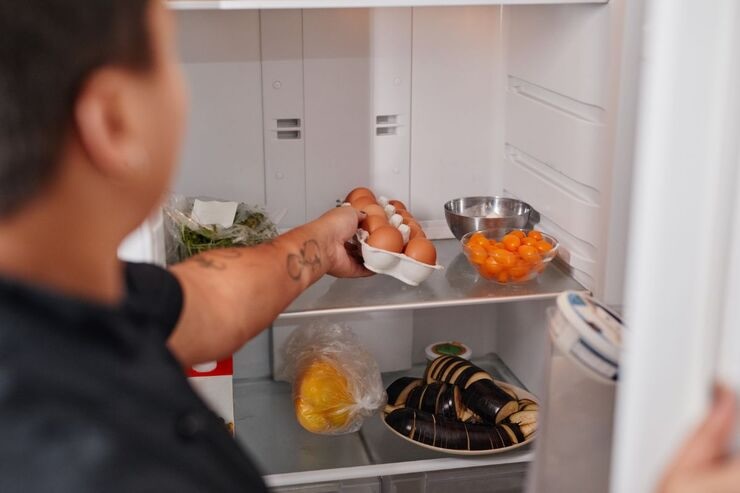 Confezione uova in frigo